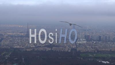 Paris Skyline Par Temps Nuageux, Vu D'hélicoptère