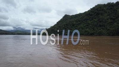Rivière Mékong à Proximité Ban Xang Hai, Vidéo Drone