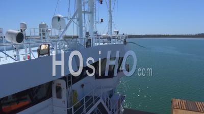 Cargo En Cours De Déchargement Au Port, Vidéo Drone