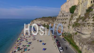 Tropea Beach Et Les Toits De La Ville Calabre, Italie - Vidéo Drone