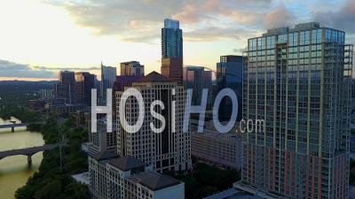 Lumière Du Soir Sur Le Centre-Ville D'austin Au Texas, Aux États-Unis - Vidéo Drone