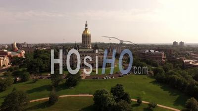 Vol Bas Au-Dessus De State Capitol Building Hartford Connecticut - Vidéo Drone