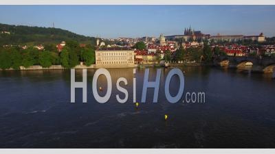 Vltava River Prague République Tchèque - Vidéo Drone