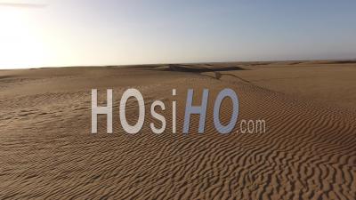 Traces De Voitures Dans La Dune De Sable, Faible Lumière, Désert De Namib