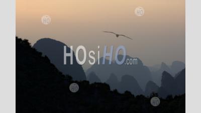 Chine Guangxi Yangshuo Paysage Au Coucher Du Soleil Depuis Le Sommet De La Lune Colline Calcaire Pic - Photographie Aérienne