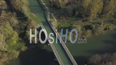 Pont Canal, Canal Des Deux Mers, Lot Et Garonne, Agennais, Lot Et Garonne - Video Drone Footage