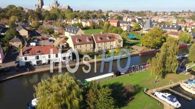 Ely Town Et Riverfront Filmés Par Drone Point De Vue