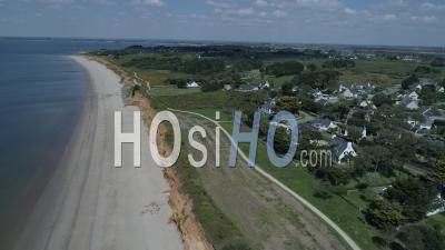 Vue Aérienne De La Plage De Mine D'or à Pénestin, Morbihan, France - Vidéo Drone