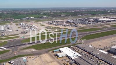 Aéroport D'heathrow, Londres, Filmé Par Hélicoptère