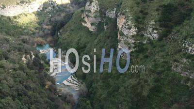 Petite Rivière Au Fond D'un Canyon à Cavagrande (sicile) - Vidéo Drone