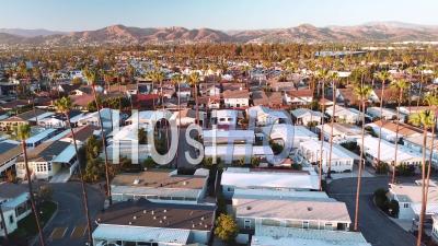 Vue Aérienne Sur Banlieue Sud De La Californie étalement, Port Et Condos Près De Ventura, Californie - Vidéo Drone