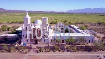 Vue Aérienne De La Mission San Xavier Del Bac, Une Mission Catholique Espagnole Historique Près De Tucson, Arizona - Vidéo Drone