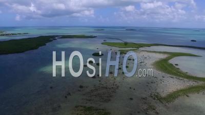 Vue Aérienne Sur Une île De Mangrove En Floride - Vidéo Drone