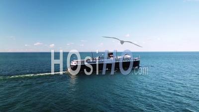 Vue Aérienne Sur Le Ferry-Boat Ss Badger Voyageant Sur Le Lac Michigan - Vidéo Drone