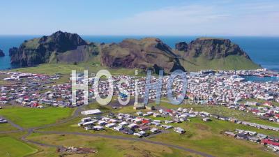 Vue Aérienne Sur Heimaey Dans Les îles Westman, Vestmannaeyjar, Islande - Vidéo Drone