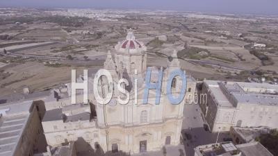 Vue Aérienne Autour De La Belle église En Pierre Sur L'île De Malte - Vidéo Drone
