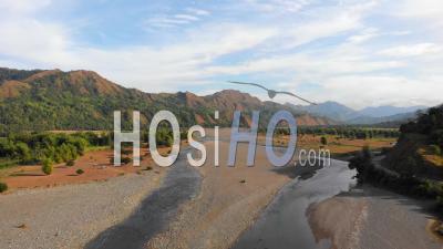 Rivière De Montagne Pendant La Saison Sèche, Philippines - Vidéo Drone