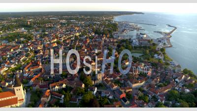 Cathédrale St Maria Dans La Petite Ville De Visby, Suède - Vidéo Drone