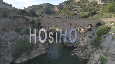 Vue Aérienne Du Pont Du Diable à Aniane - Vidéo Drone En été