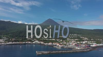 Mont Pico Par Une Journée Ensoleillée Depuis L'océan Vidéo Drone