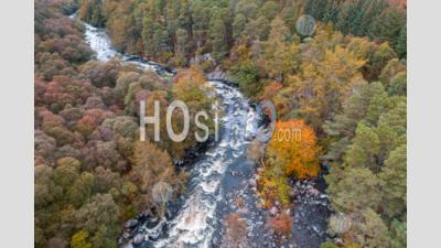 Drone Shoot Over River In Scottish Highlands At Autumn - Photographie Aérienne
