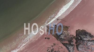 Vue Aérienne De Haut En Bas Sur La Plage De Sable En Ecosse - Vidéo Drone