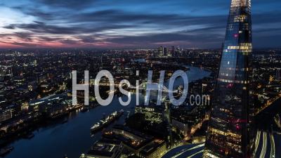 Londres, City Skyline, Shard Et Tower Bridge En Premier Plan, Canary Wharf En Arrière-Plan, Royaume-Uni - Vidéo Drone