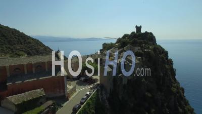 Vue Aérienne De La Tour De Nonza Au Sommet D'une Falaise - Vidéo Par Drone