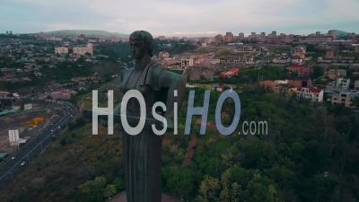 Vidéo Aérienne Autour De La Statue De La Mère Arménie Dans La Capitale, Erevan - Vidéo Par Drone