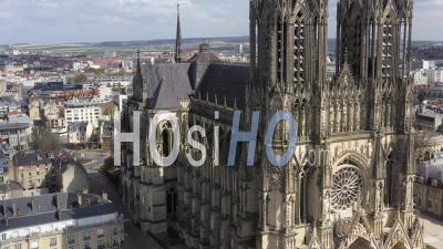 Ville Vide De Reims Pendant Le Confinement En Raison De Covid-19 - Cathédrale Notre-Dame De Reims - Vidéo Drone