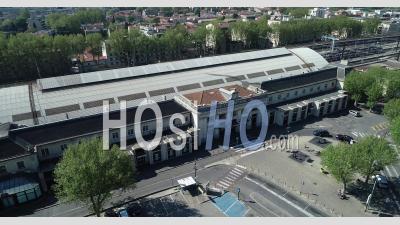 Avignon In Confinement - Vidéo Drone Of Rail Station