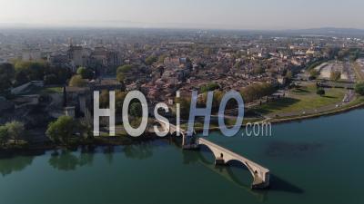 Avignon City In Confinement - Vidéo Par Drone