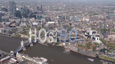 Ville De Londres, St Katharine Docks Marina, Tour De Londres, Tower Bridge Pendant Le Confinement De Covid-19, Londres Filmé Par Hélicoptère