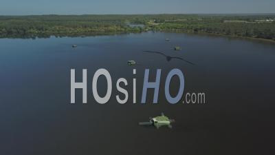 Vue Aérienne De Tonnes Pour La Chasse à La Sauvagine - Vidéo Par Drone