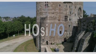 Château De Dinan, Bretagne, France, Au Printemps - Vidéo Drone
