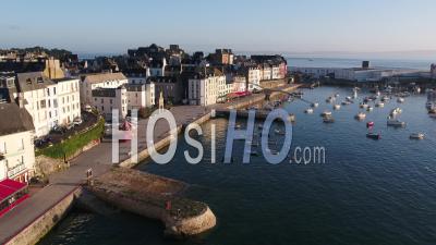 Vue Globale De Douarnenez Depuis Le Port De Rosmeur, Par Drone, Finistère, Bretagne, France