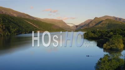 Kayakiste Solitaire, Lac Llyn Padarn, Pays De Galles, Prise De Vue Aérienne Par Drone
