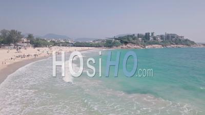 Shek O Beach, Un Paysage Tropical De Sable Blanc Sur L'île De Hong Kong. Vidéo Aérienne Par Drone