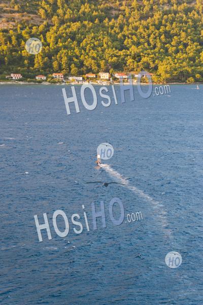 Windsurfer Dans La Ville De Korcula, île De Korcula, Dalmatie (dalmacija), Croatie