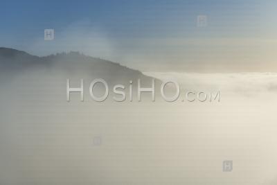 Paysage De Montagne Brumeuse à Ben Lomond Dans Le Loch Lomond Et Le Parc National Des Trossachs, Highlands, Ecosse, Europe