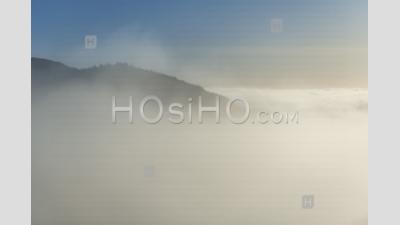Paysage De Montagne Brumeuse à Ben Lomond Dans Le Loch Lomond Et Le Parc National Des Trossachs, Highlands, Ecosse, Europe