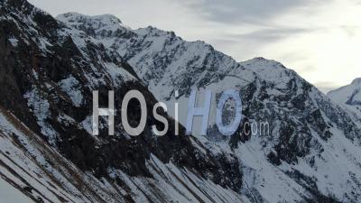 Images Aériennes Du Parc National De La Vanoise En Hiver Et Des Montagnes Enneigées Vues Depuis Un Drone