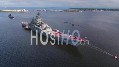 Battlecruiser Russe Pyotr Velikiy - Vidéo Aérienne Par Drone