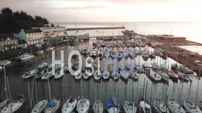 Lever Du Soleil Au Port De Binic - Bretagne - Vidéo Par Drone