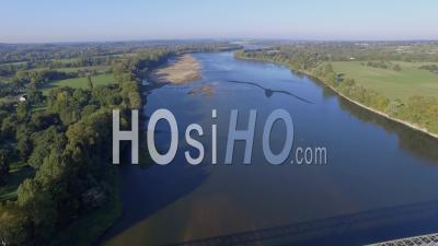 Pont Du Bras Des Lombardières Sur La Loire, Vidéo Drone En Automne'