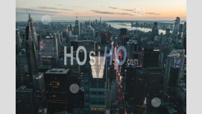 Vue Spectaculaire Sur Dark Epic Manhattan, New York City Skyline Juste Après Le Coucher Du Soleil Hq - Photographie Aérienne