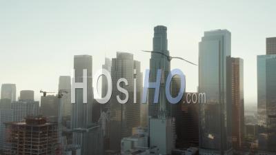 Sauvegarde Du Centre-Ville De Los Angeles, Californie Skyline Avec Regarder Les Gratte-Ciel Skyline Au Beau Ciel Bleu Et Journée Ensoleillée 4k - Drone Vidéo