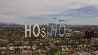 Hyper-Lapse Aérien: Vers Le Centre-Ville De Los Angeles Uniquement Par Jour Nuageux Drone Time Lapse 4k