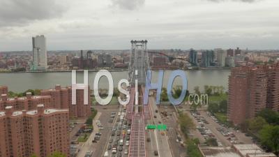 Vue Par Drone D'embouteillage De Véhicules Sur Le Pont De Williamsburg En Provenance Du Quartier De Williamsburg à New York City 4k - Vidéo Par Drone