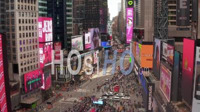 Aerial View Flying Away From The Times Square With Busy Crowds Of People And Large Billboard Advertisements On The Surrounding Skyscrapers 4k - Video Drone Footage